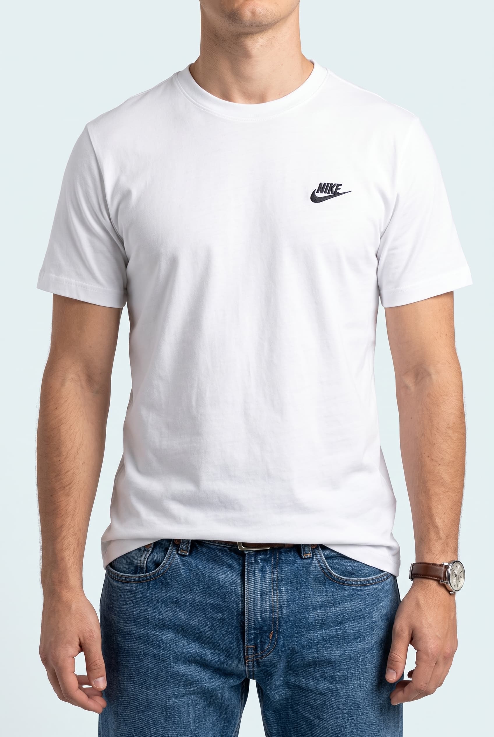 Camiseta Masculina Básica Nike Sportswear com Logo Clássico