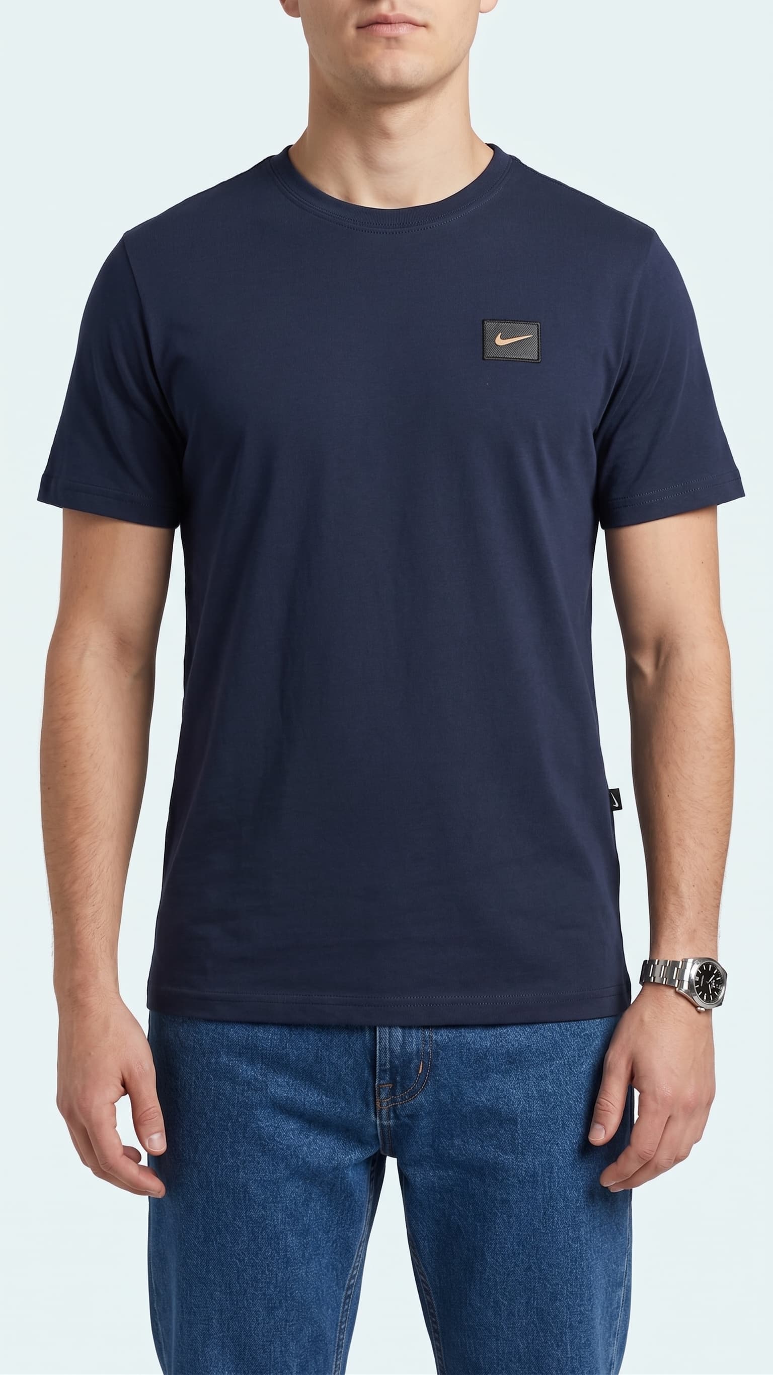Camiseta Nike Masculina Gola Careca com Patch no Peito